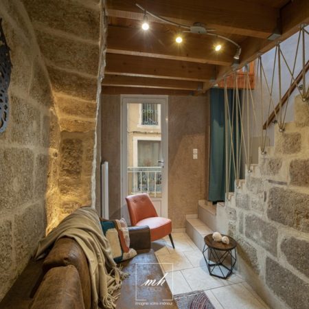 Aménagement d'un triplex dans le vieux centre de Bouzigues par MH DECO