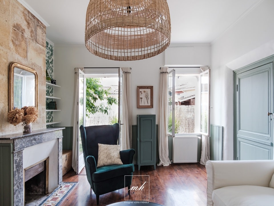 Rénovation d'une maison de charme dans un esprit campagne chic à Pessac par MH DECO Bordeaux