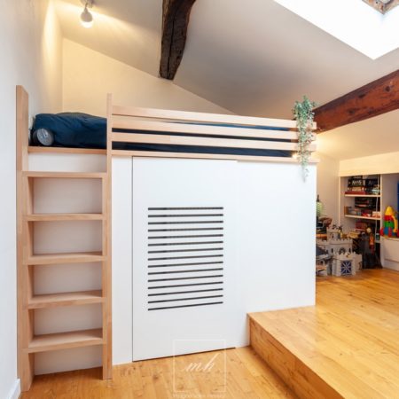 Aménagement d'une chambre sous les toits à Neuville-sur-Saône par Caroline Borne, architecte d'intérieur MH DECO dans le Beaujolais