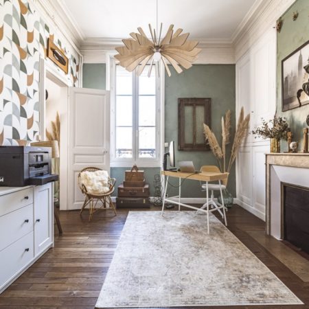 Aménagement d'un bureau de charme dans un appartement ancien par MH DECO Reims