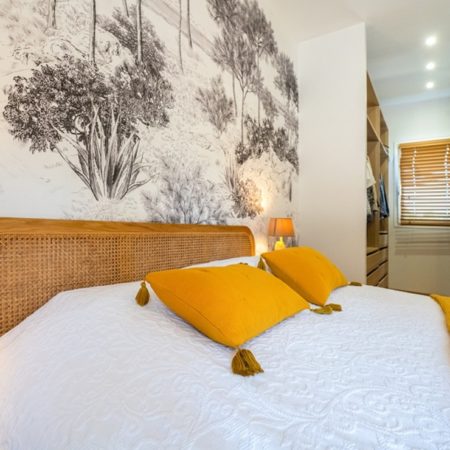 Décoration d'une suite parentale à Mont-Saint-Aignan par MH INTERIOR