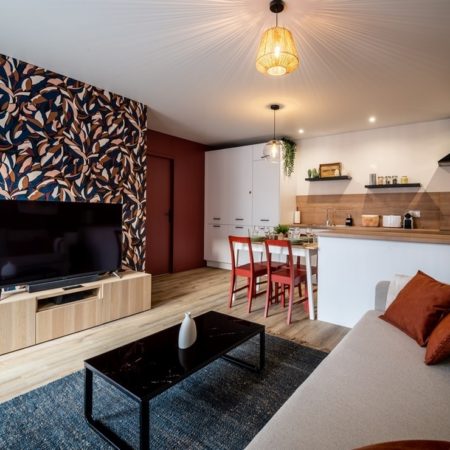 Aménagement d'un appartement destiné à la location sur Airbnb à Valence par MH DECO