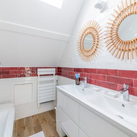 Rénovation d'une salle de bains pour filles par MH DECO