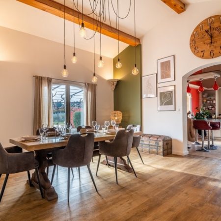 Rénovation d'un séjour dans un esprit campagne chic à Bourgoin-Jallieu par MH DECO