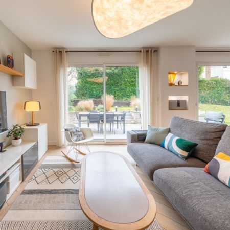 Décoration d'une maison neuve à Verneuil-sur-Seine par MH INTERIOR