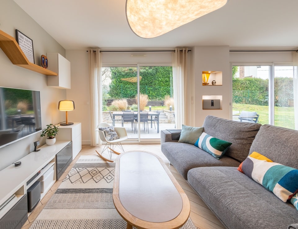 Décoration d'une maison neuve à Verneuil-sur-Seine par MH INTERIOR