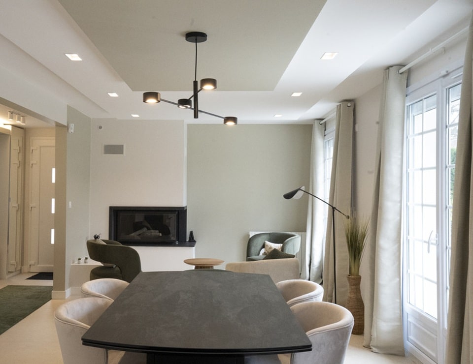 Rénovation décoration d'un intérieur contemporain à Conflans-Sainte-Honorine par MH INTERIOR