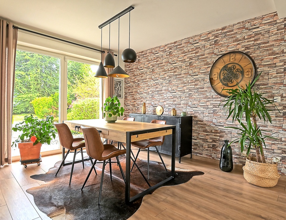 Rénovation d'une pièce de vie dans un esprit loft à Carcassonne par MH INTERIOR